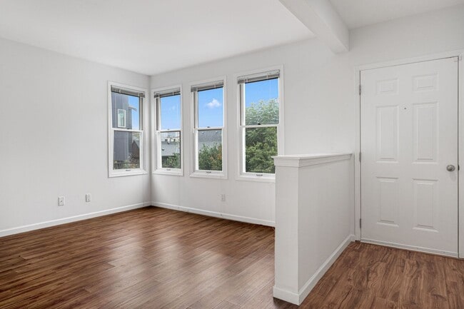 Building Photo - Large Capitol Hill House- Prime Location