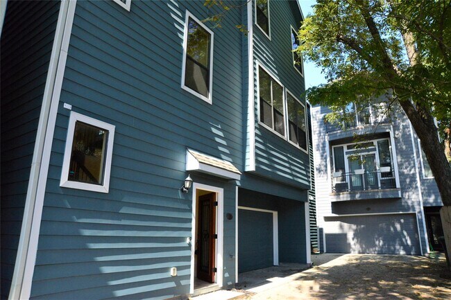 Primary Photo - 615 W 27th St