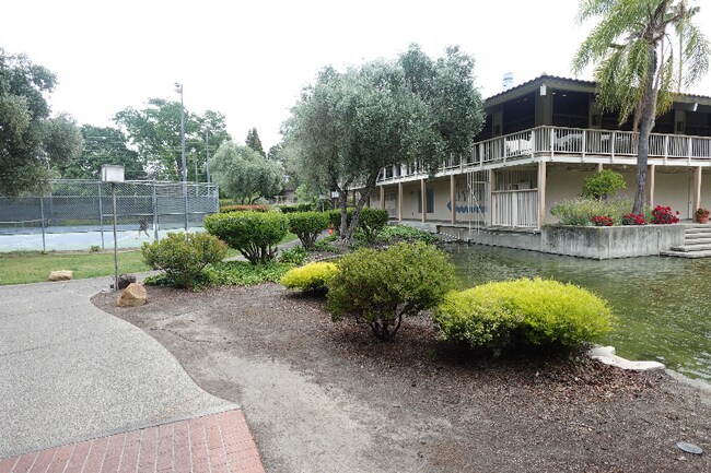 Building Photo - 410 N Civic Dr