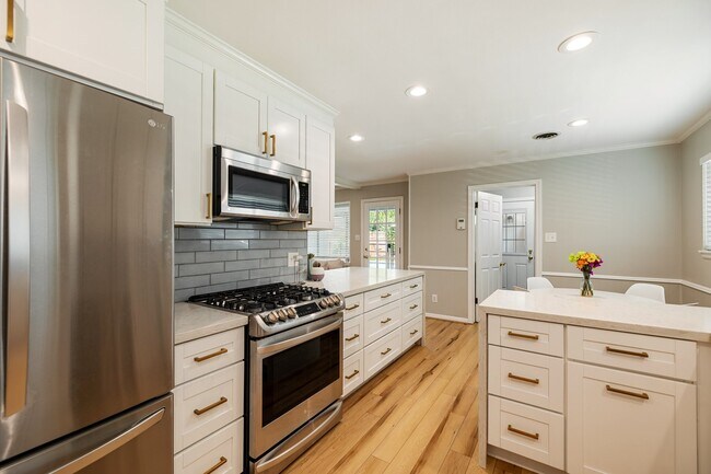 Building Photo - 4411 Deer Lodge Dr