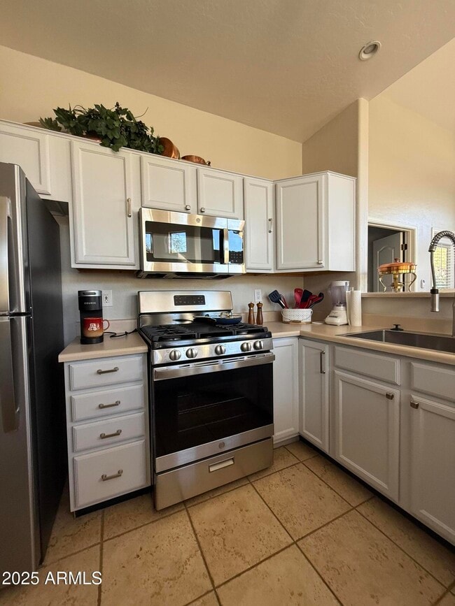 Building Photo - 9065 E Gary Rd