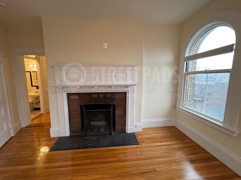 Building Photo - 2 Ware St