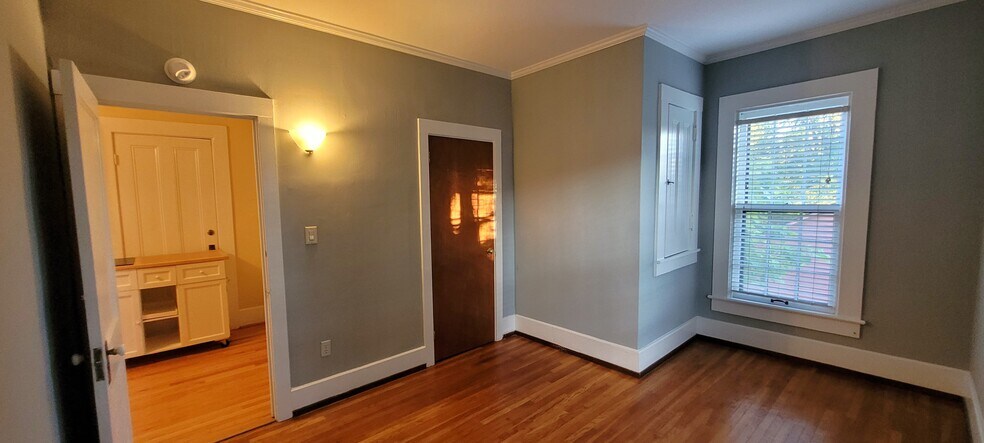Bedroom - 463 W Gray St