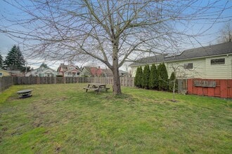 Building Photo - 2125 Cedar St