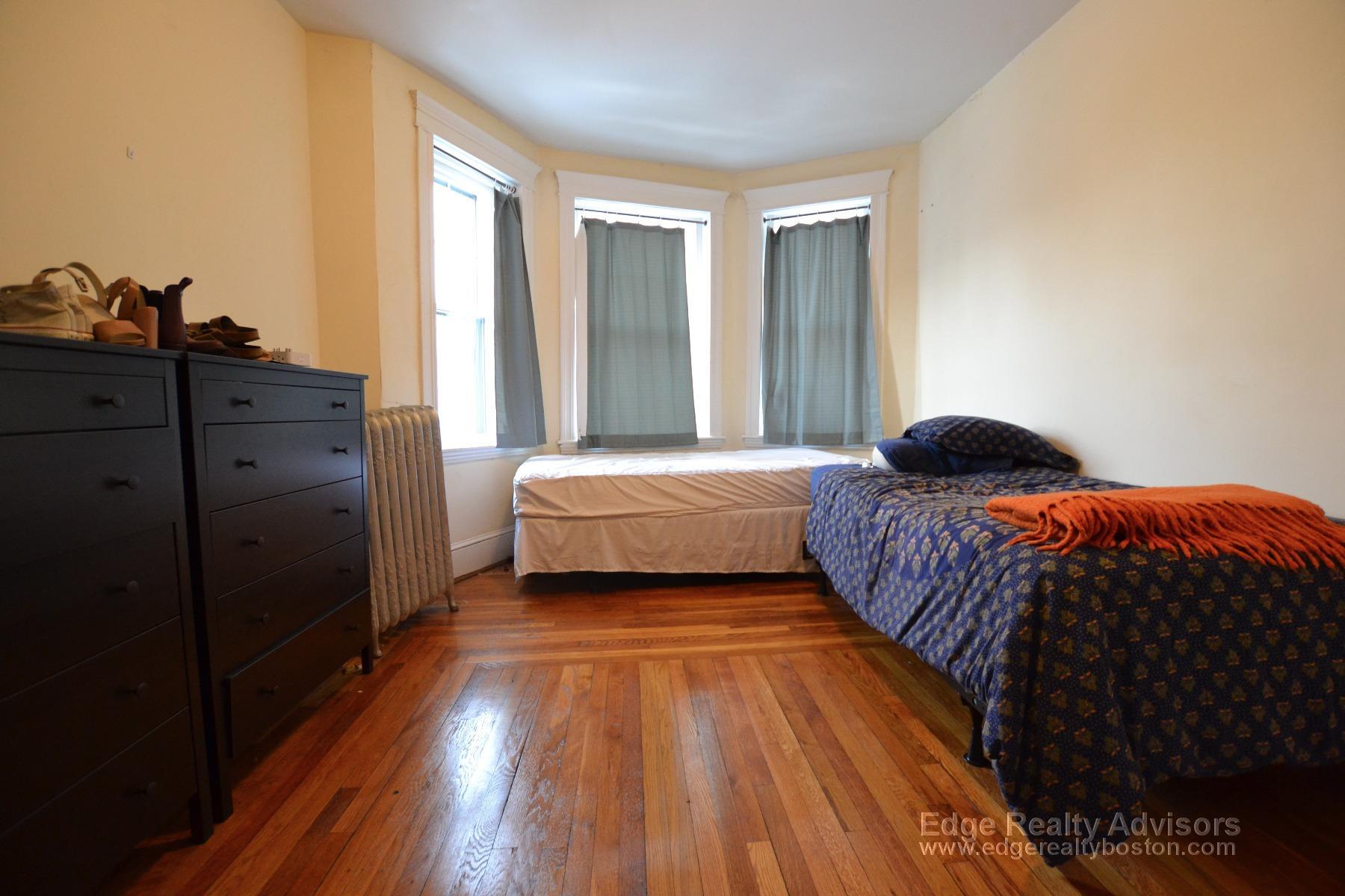 Building Photo - 1870 Commonwealth Ave