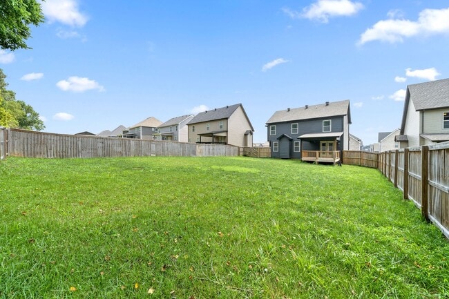 Building Photo - Gorgeous Single-Family with a Large Fenced Backyard!