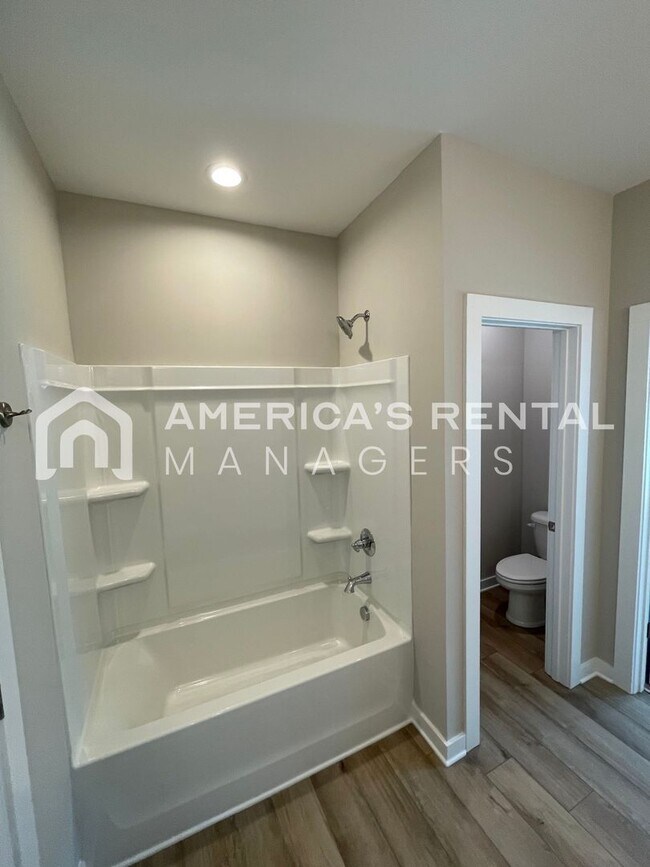 Building Photo - Home for Rent in Weaver, AL!!! Available to View Now! PRICE REDUCTION!! Sign a 13-month lease by ...