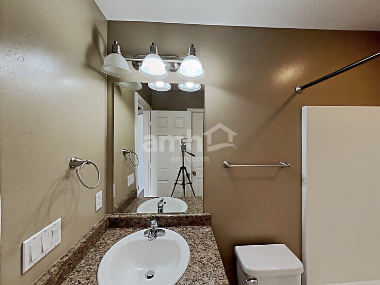 Building Photo - 1438 W 250 N