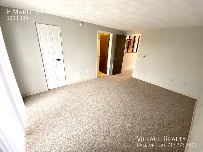 Building Photo - 505 E Maple St