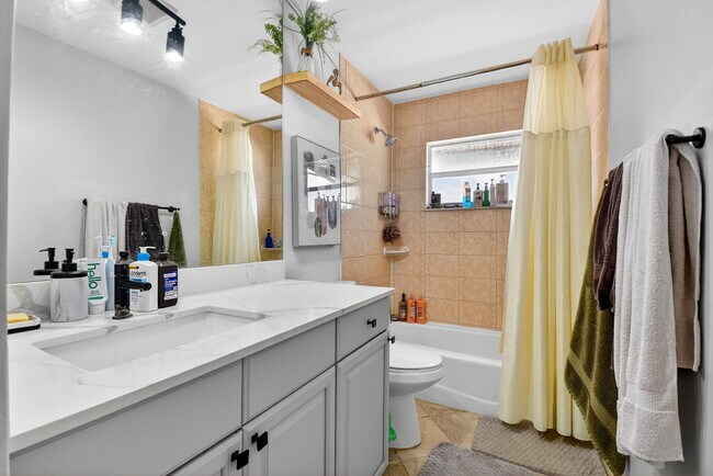 Building Photo - 320 Riverdale Rd