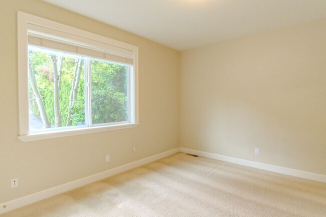 Building Photo - 4Bd/4Ba Seattle Home