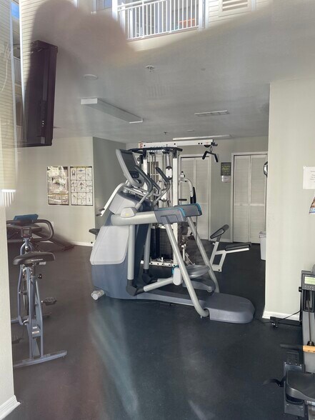 Building Photo - 1000 W Horatio St