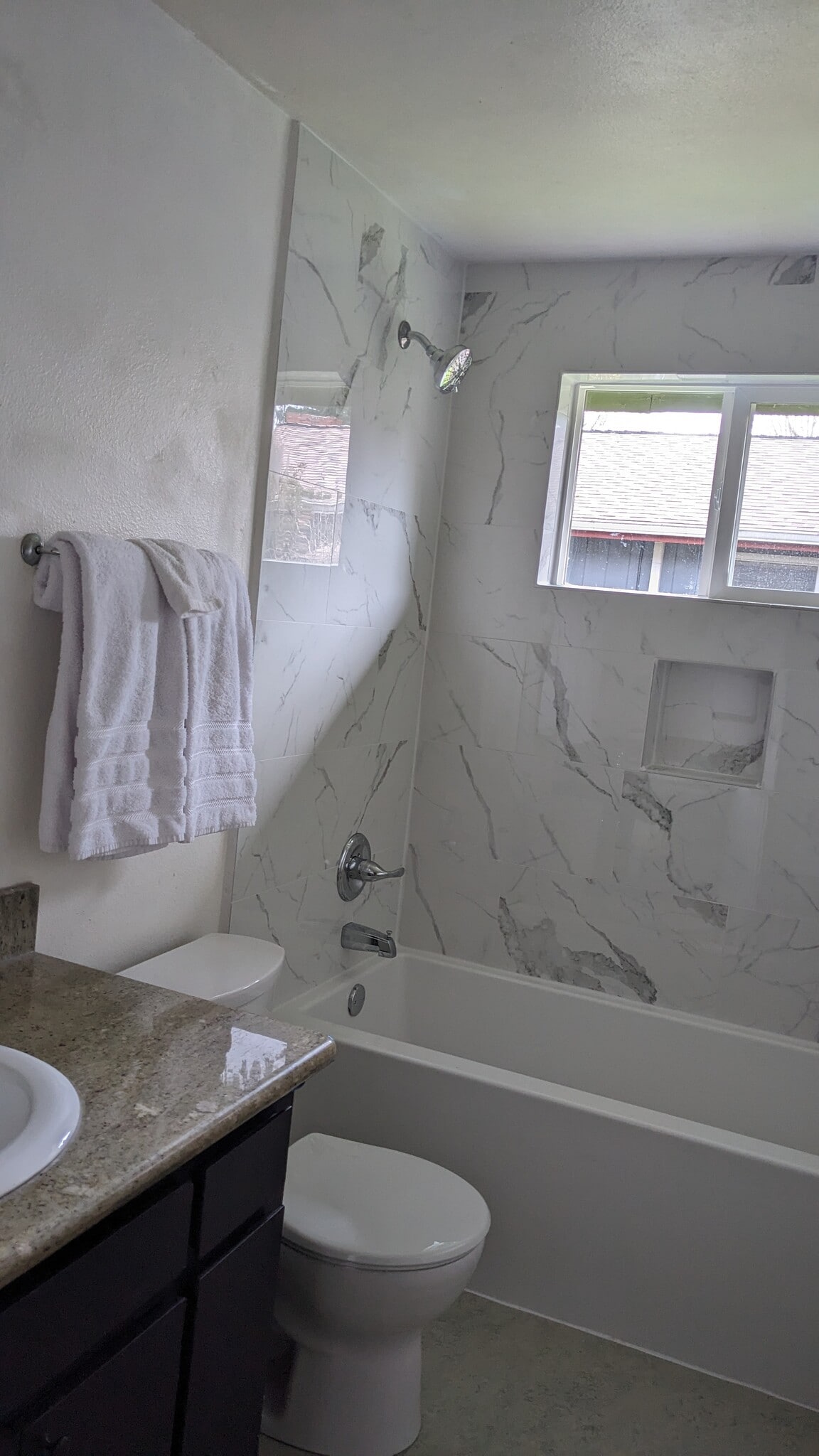 Building Photo - 1524 NE Junior St