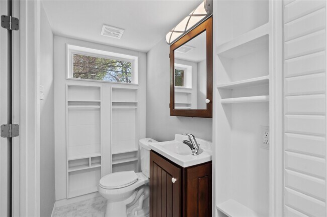 Building Photo - 5001 Nina Lee Ln