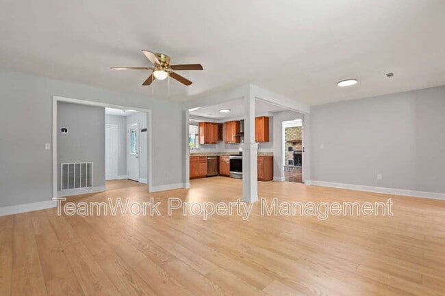 Building Photo - 313 Clearwater Dr