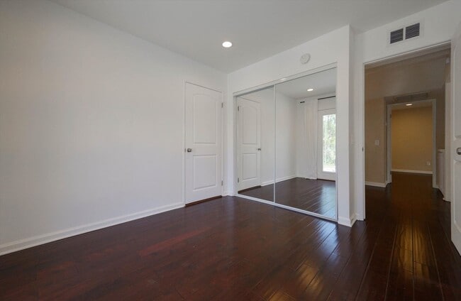 Building Photo - 4041 Alonzo Ave