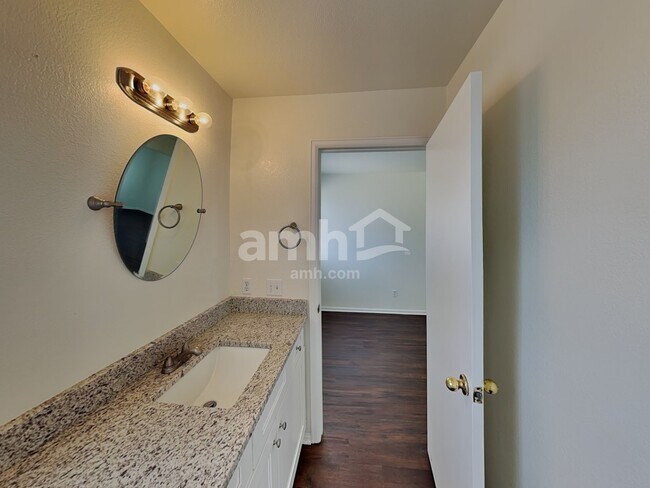 Building Photo - 4570 N Orleans St