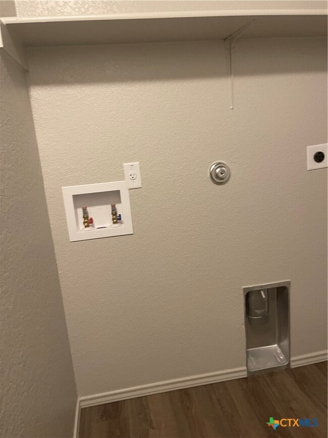 Building Photo - 547 Lost Trl