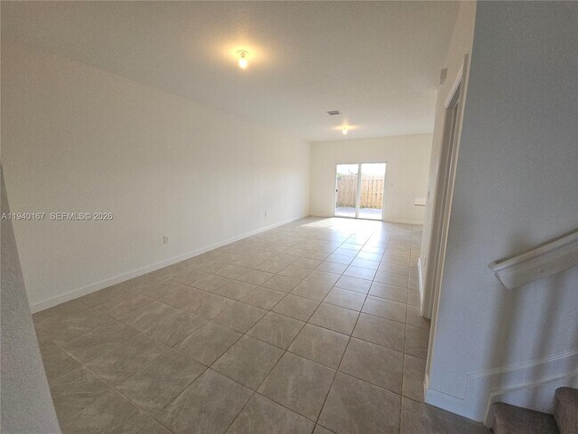 Building Photo - 2530 SE 29th St