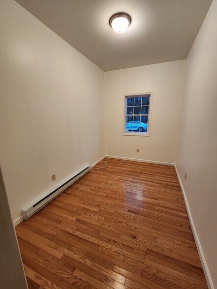 Building Photo - 534 Morris St