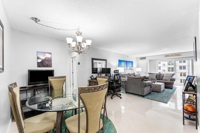 Building Photo - 3215 S Ocean Blvd