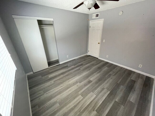 Building Photo - 3 bedroom, 2 bath Beaumont Beauty