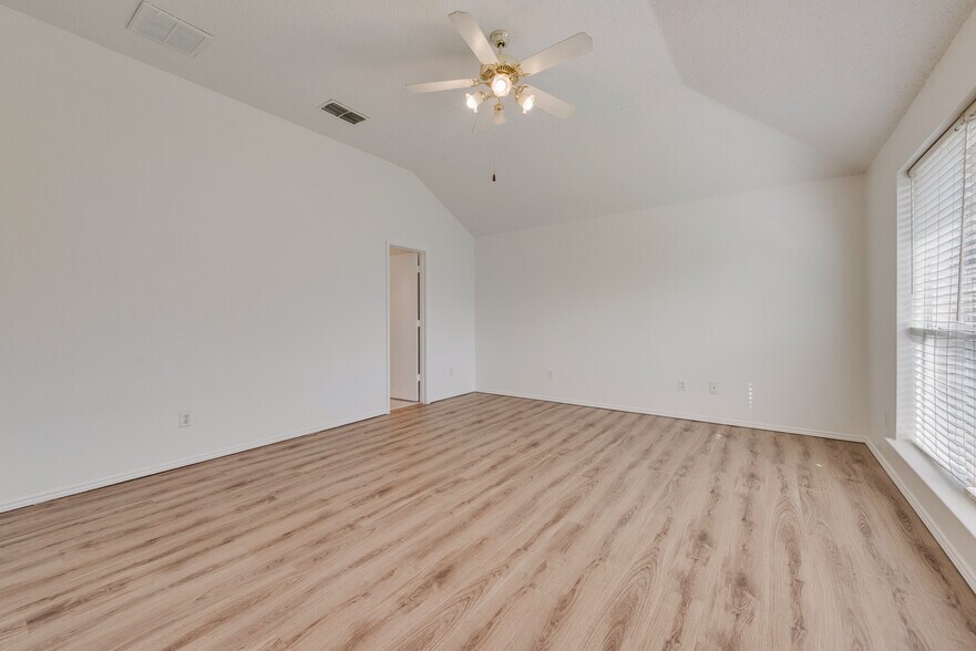 Building Photo - 512 Asbury Dr