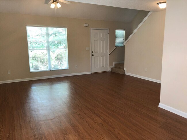 Building Photo - ROOMMATE MATCHING HOME ONLY! PRE-LEASING FOR AUGUST 1 2026! 1/2 Off Deposit!