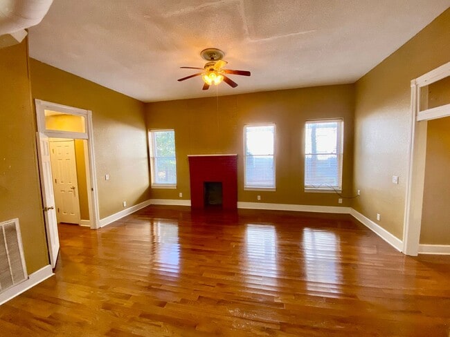 Building Photo - Stylish LowerTown Loft Living in the Heart...