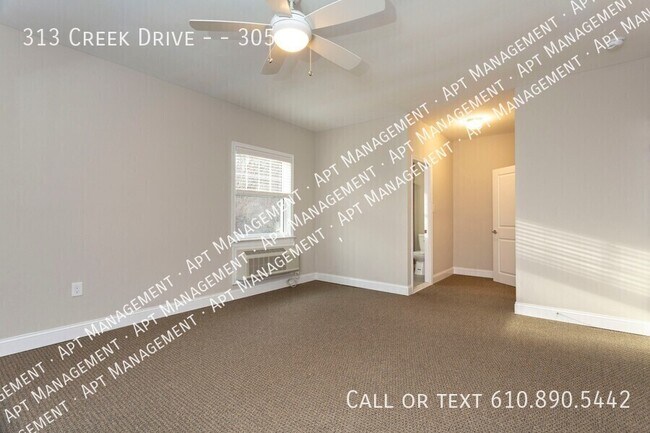 Building Photo - 313 Creek Dr