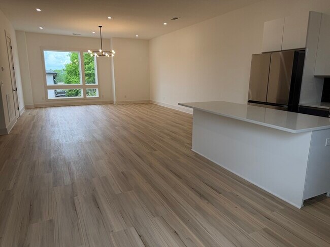 Building Photo - 105 Hart Ln