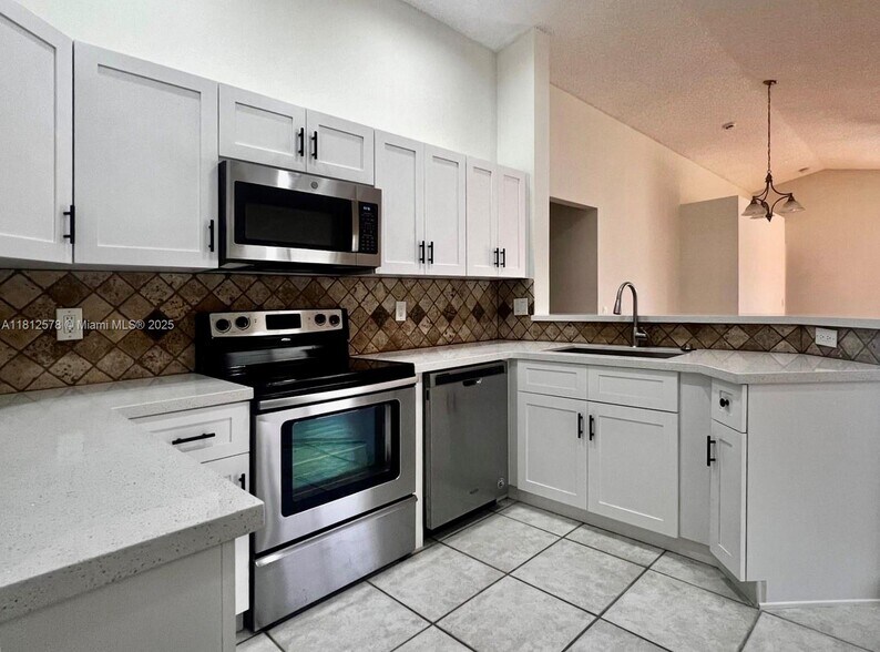 Building Photo - 4481 Dogwood Cir