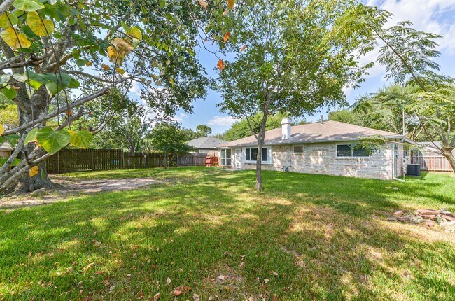 Building Photo - 5347 Lincoln Green Dr