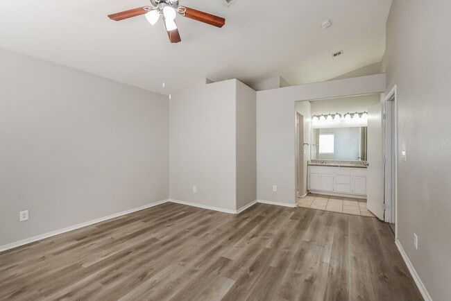 Building Photo - 2103 Point Morada Ave