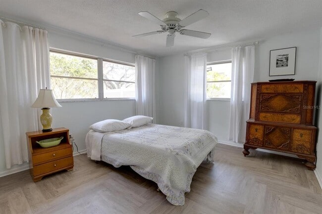 Building Photo - 511 Crystal Beach Ave