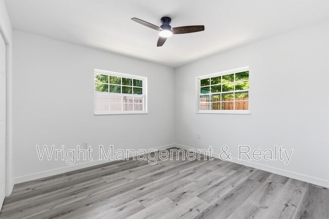 Building Photo - 3029 Corona Dr