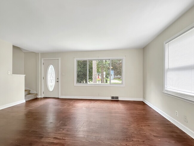 Building Photo - 830 Loomis St