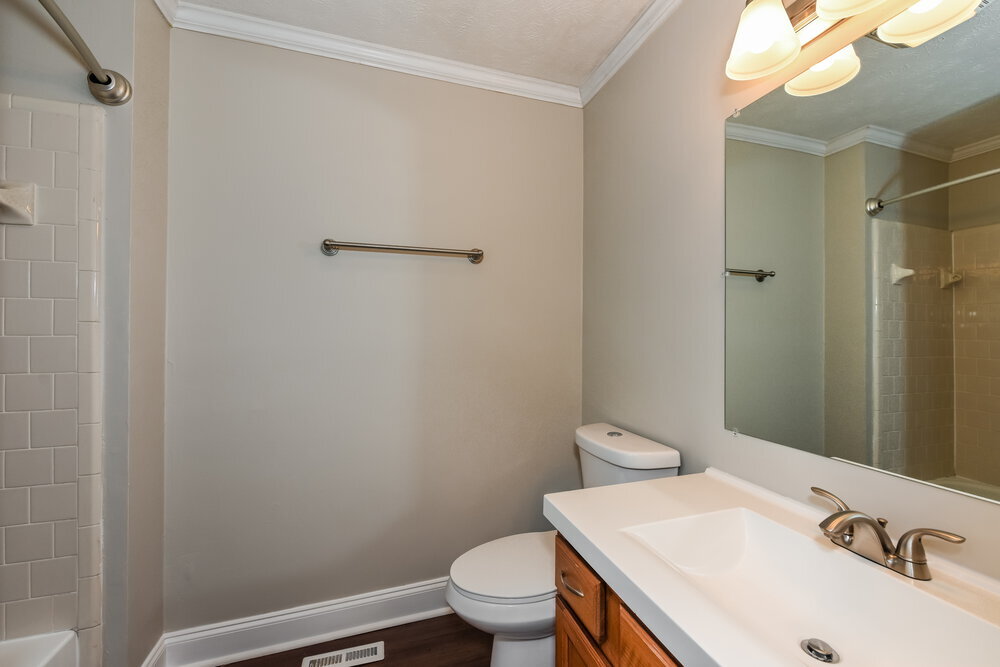 Building Photo - 2121 Ravenwood Dr