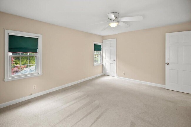 Building Photo - 5160 N Kent Ave