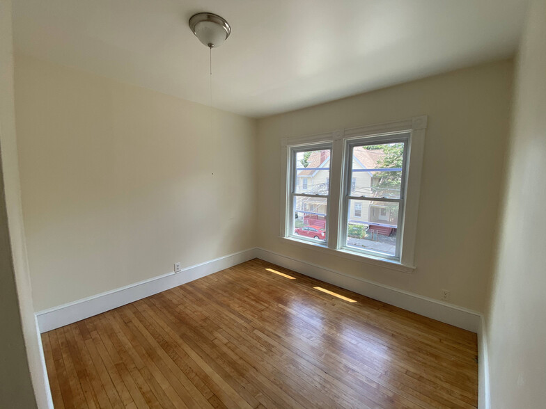 Upstairs bedroom front right - 12 Ashford St