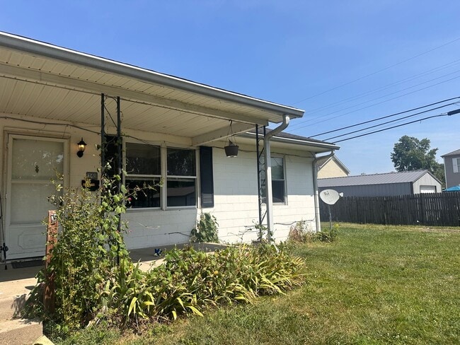 Primary Photo - 3 bedroom, 1 bathroom Triplex: Martinsville
