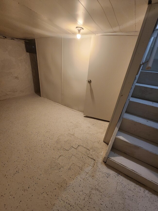 Building Photo - 214 6th St