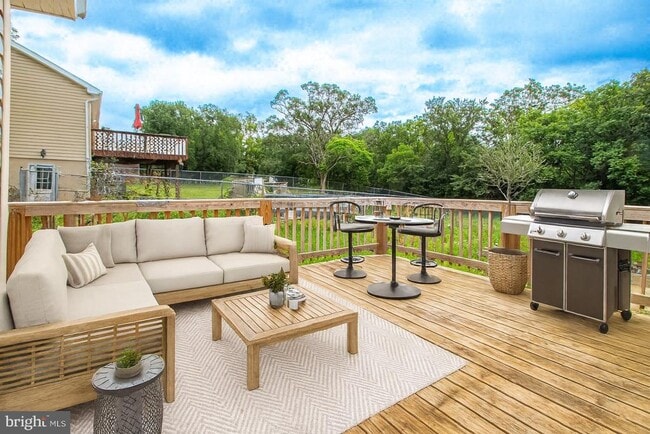 Building Photo - 25992 Old Valley Pike