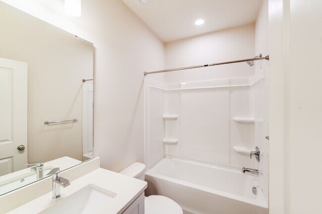 Building Photo - 645 Brookwood St