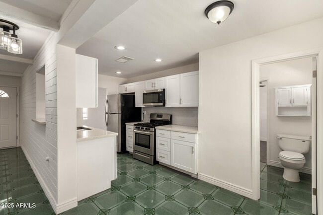 Building Photo - 5635 N 35th Dr