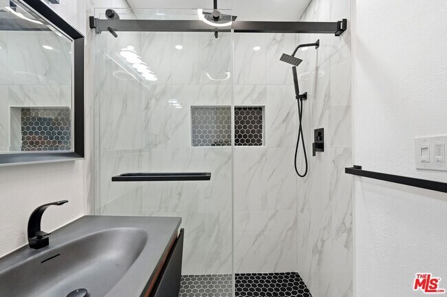 Building Photo - 2406 Aviation Blvd