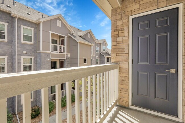 Building Photo - $2,775 - 3 Bed, 3 Bath Condo in Aurora wit...