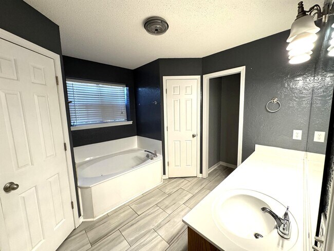 Building Photo - 4848 Matterhorn Dr