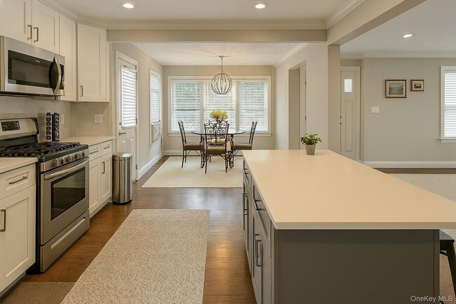 Building Photo - 610 Monroe Blvd