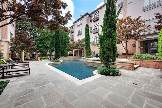 Building Photo - 2885 Woodside St